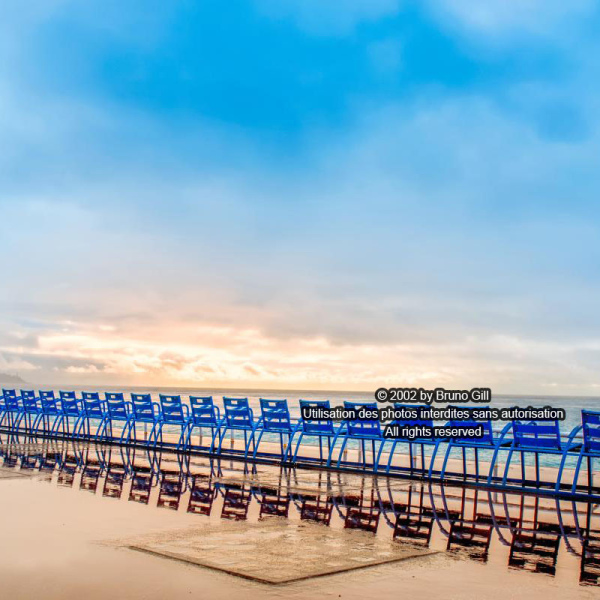 SUNRISE CHAISES BLEUES